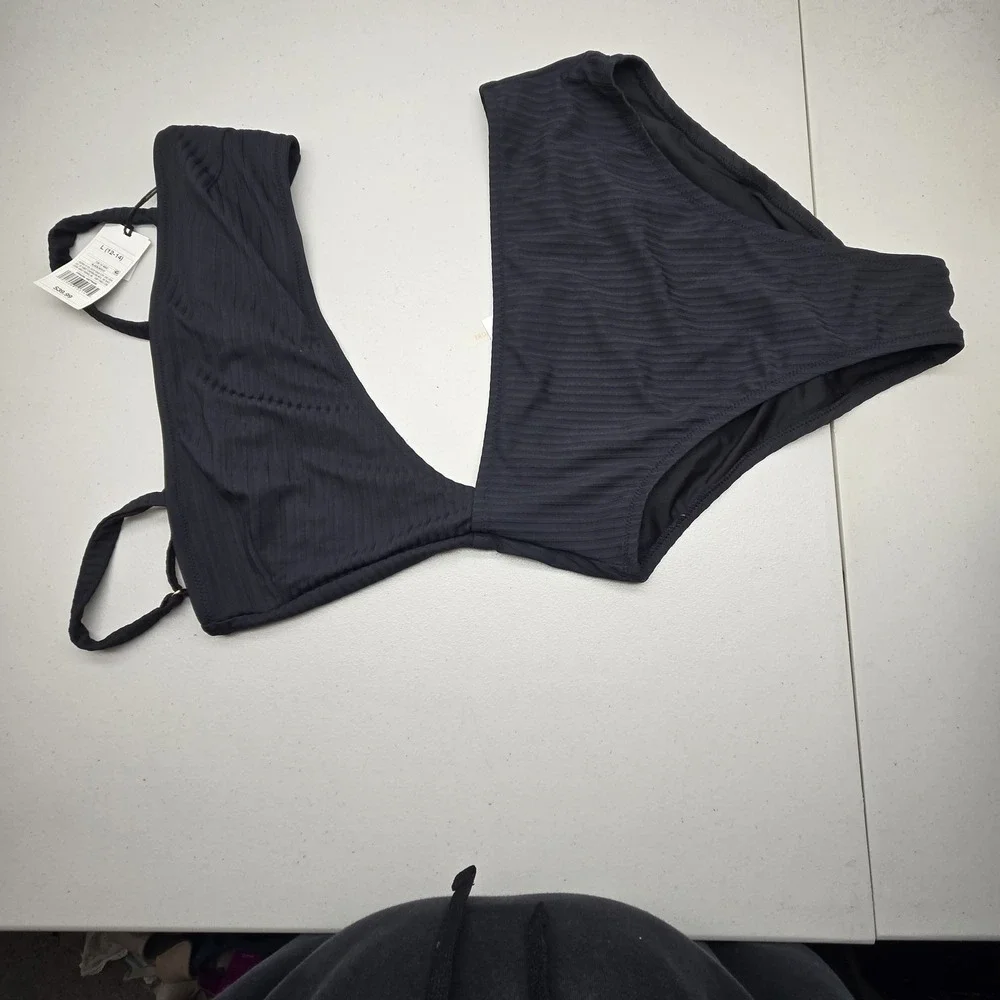 Shade & Shore Women Swimwear Large Black Striped Monokini Wireless One Piece‎